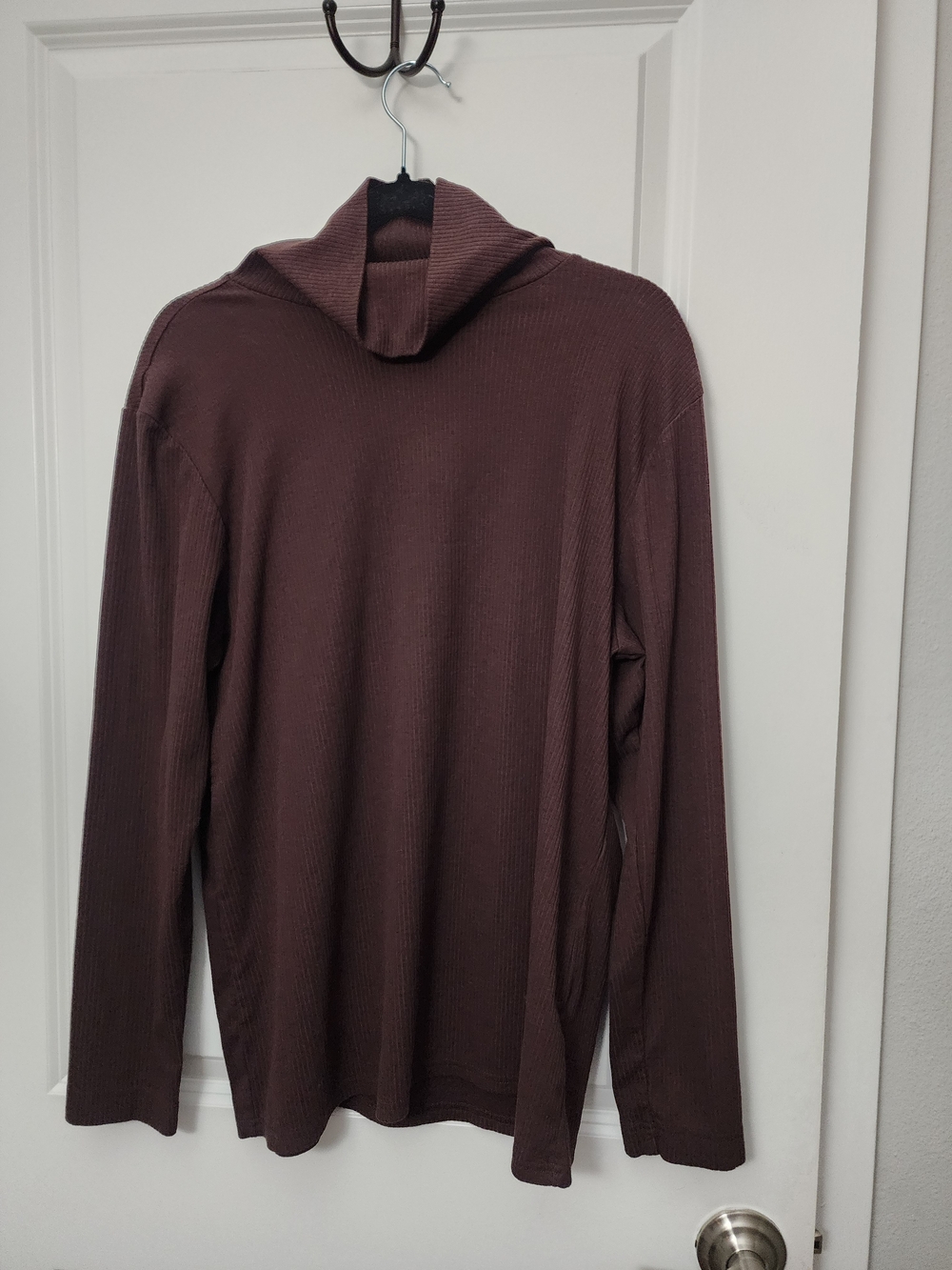 5/$30 Amazon Essentials Men's Dark Brown Turtleneck Sweater
